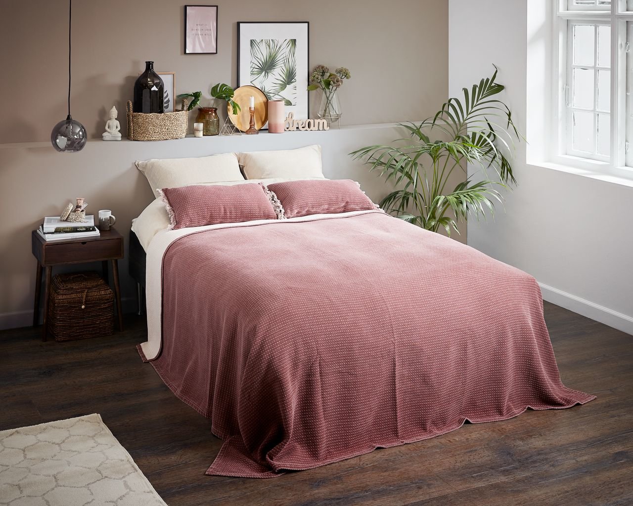 Gợi ý 9 món phụ kiện trang trí phòng ngủ đơn giản và đẹp mắt